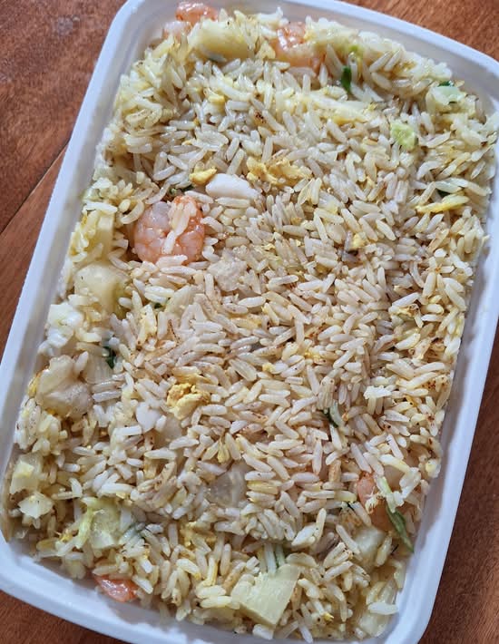 Seafood Fried Rice with Pineapple (菠蘿海鮮炒飯)